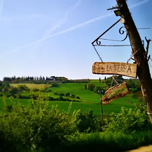 La Terra , Valiano Italia